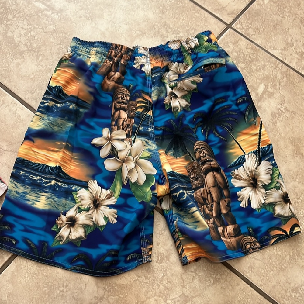 Two swim trunks - Picture 7 of 7